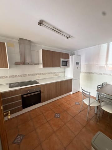 3 soverom Rekkehus til leie i Salamanca by med svømmebasseng garasje - € 1 000 (Ref: 10109767)