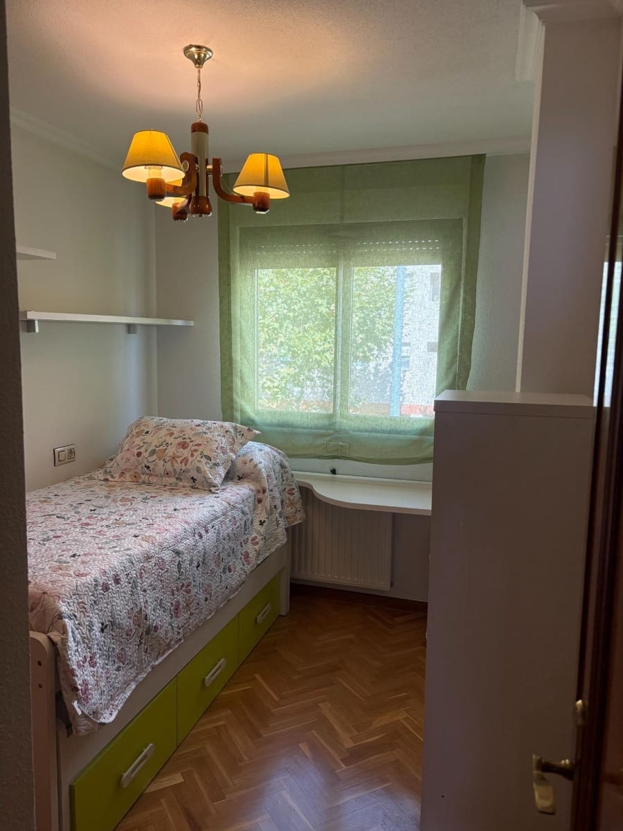 3 bedroom Terraced Villa for rent in Salamanca city with pool garage - € 1,000 (Ref: 10109767)