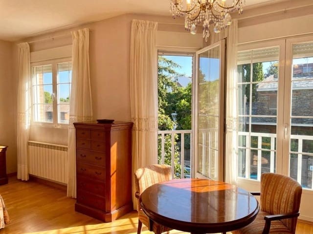 5 soverom Rekkehus til salgs i Pozuelo de Alarcón med svømmebasseng garasje - € 1 250 000 (Ref: 10148879)