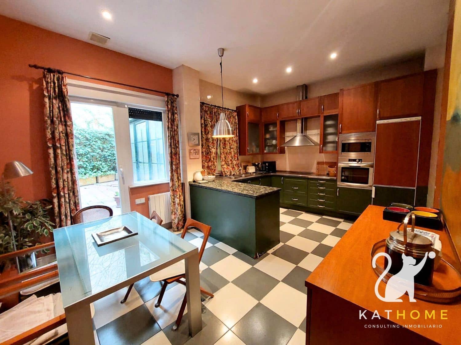 4 soveværelse Lejlighed til salg i Salamanca by med garage - € 825.000 (Ref: 8510835)