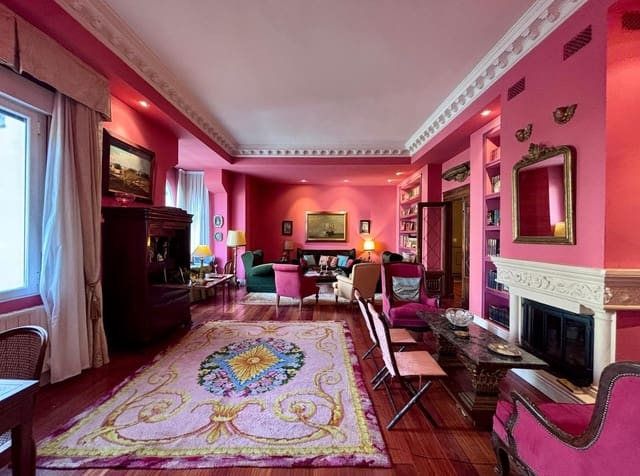 4 bedroom Flat for sale in Salamanca city with garage - € 825,000 (Ref: 8510835)