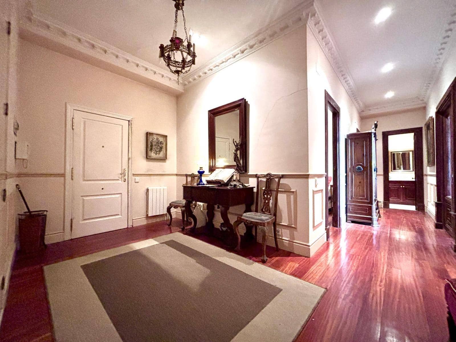 4 soveværelse Lejlighed til salg i Salamanca by med garage - € 825.000 (Ref: 8510835)