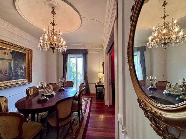 4 bedroom Flat for sale in Salamanca city with garage - € 825,000 (Ref: 8510835)