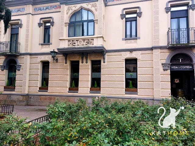 4 bedroom Flat for sale in Salamanca city with garage - € 825,000 (Ref: 8510835)