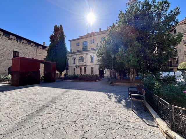 4 bedroom Flat for sale in Salamanca city with garage - € 825,000 (Ref: 8510835)