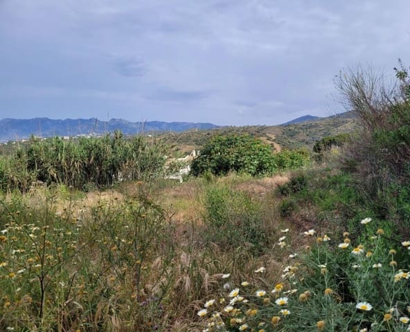 Grunde uden byggetilladelser til salg i Cabopino, Marbella - € 879.000 (Ref: 8510836)