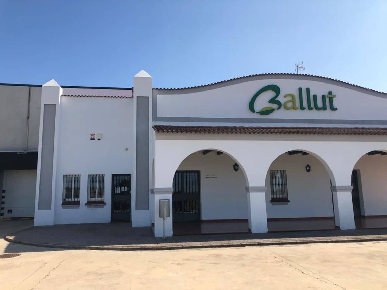 Business for sale in Aliseda - € 2,850,000 (Ref: 8510843)