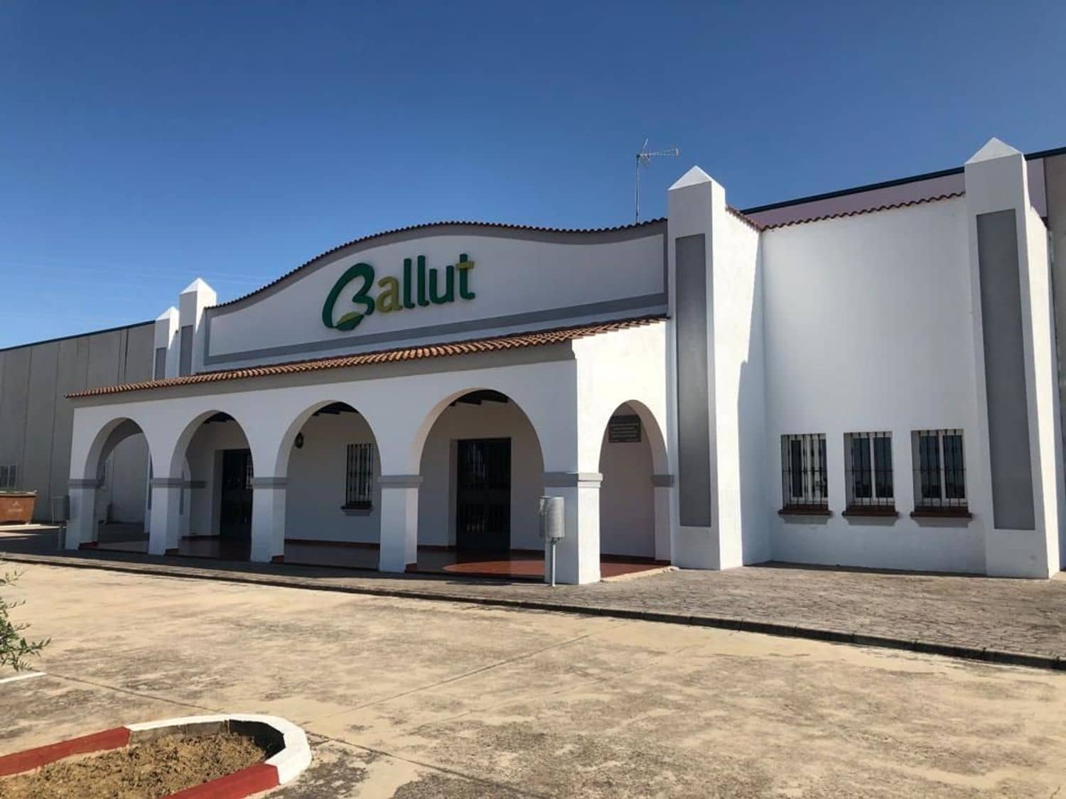 Business for sale in Aliseda - € 2,850,000 (Ref: 8510843)