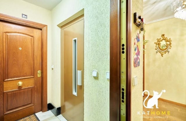 4 bedroom Flat for sale in Salamanca city - € 350,000 (Ref: 8511772)