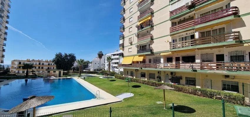 2 soveværelse Lejlighed til salg i Benalmadena med swimmingpool - € 252.000 (Ref: 8532037)