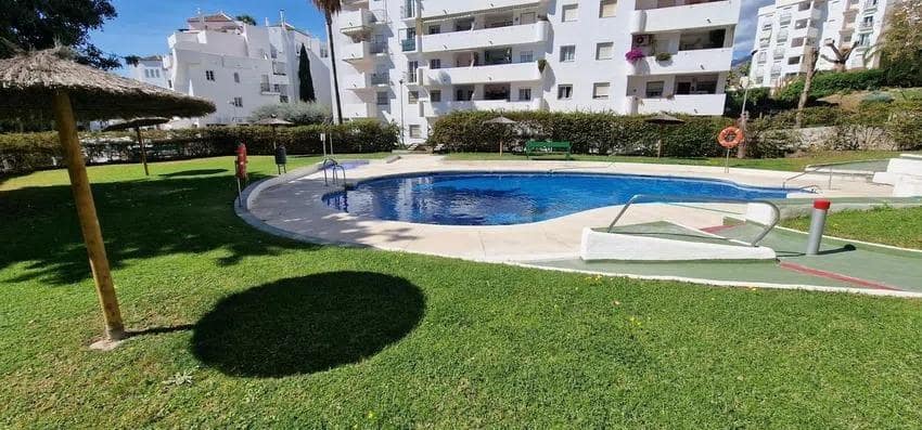 2 soveværelse Lejlighed til salg i Benalmadena med swimmingpool - € 252.000 (Ref: 8532037)