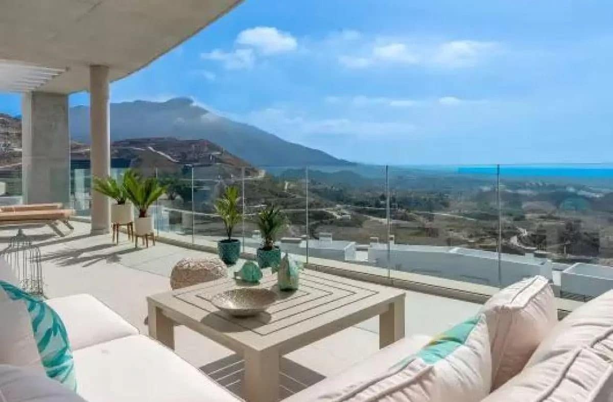 Ático de 4 habitaciones en Benahavís en venta con piscina garaje - 2.490.000 € (Ref: 8536291)