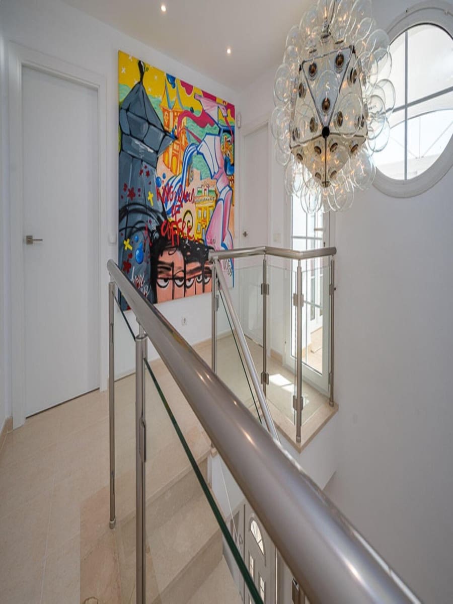 5 soverom Villa til salgs i Miraflores med svømmebasseng garasje - € 1 955 000 (Ref: 8536305)