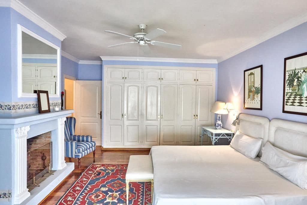 7 bedroom Villa for sale in San Pedro de Alcantara - € 3,600,000 (Ref: 8564899)