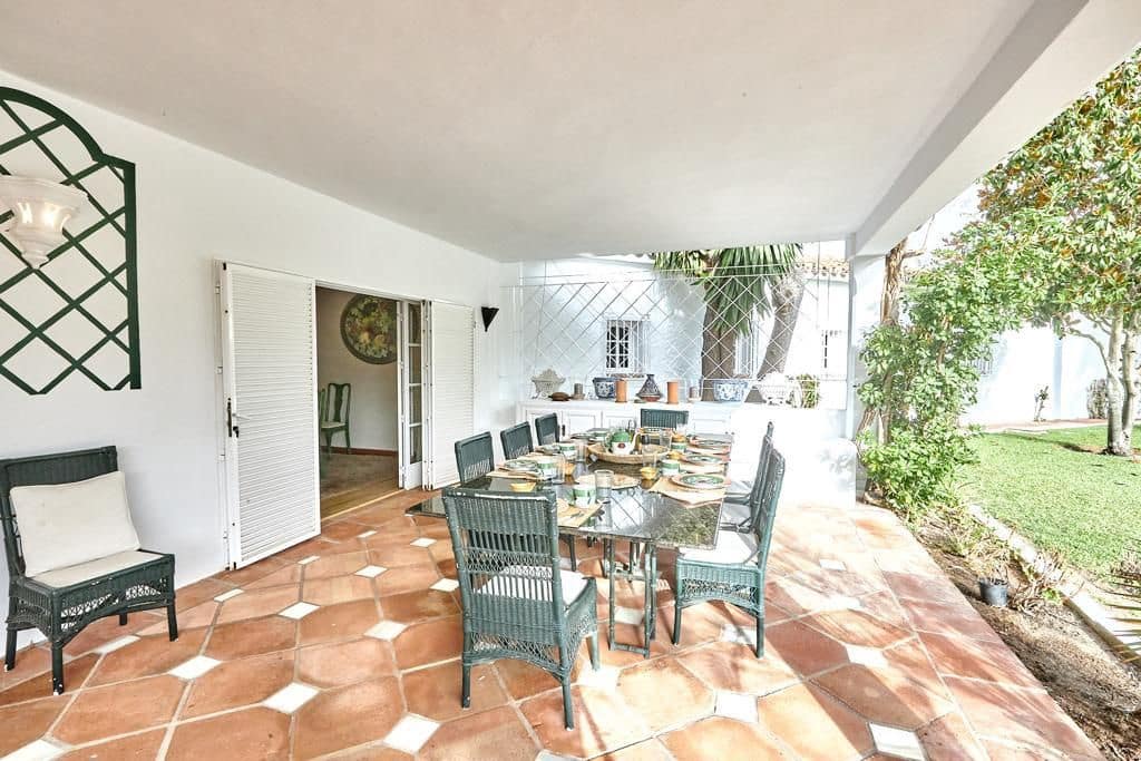 7 bedroom Villa for sale in San Pedro de Alcantara - € 3,600,000 (Ref: 8564899)