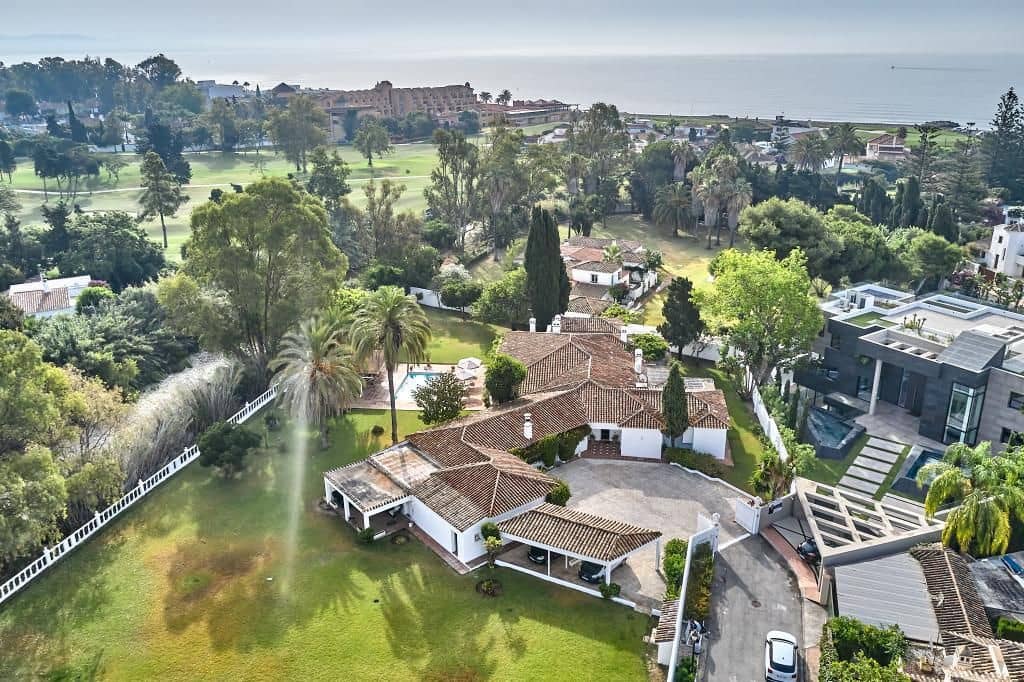 7 bedroom Villa for sale in San Pedro de Alcantara - € 3,600,000 (Ref: 8564899)