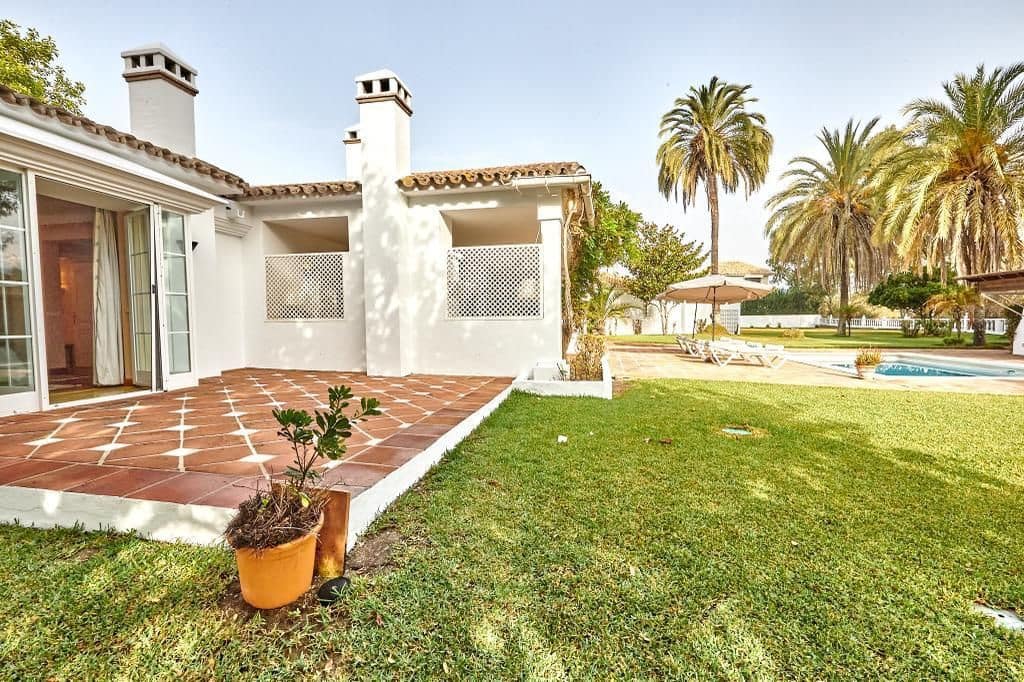 7 bedroom Villa for sale in San Pedro de Alcantara - € 3,600,000 (Ref: 8564899)
