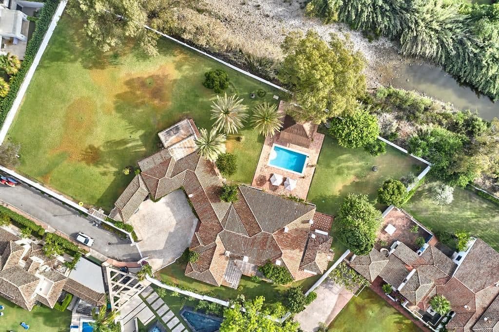 7 bedroom Villa for sale in San Pedro de Alcantara - € 3,600,000 (Ref: 8564899)