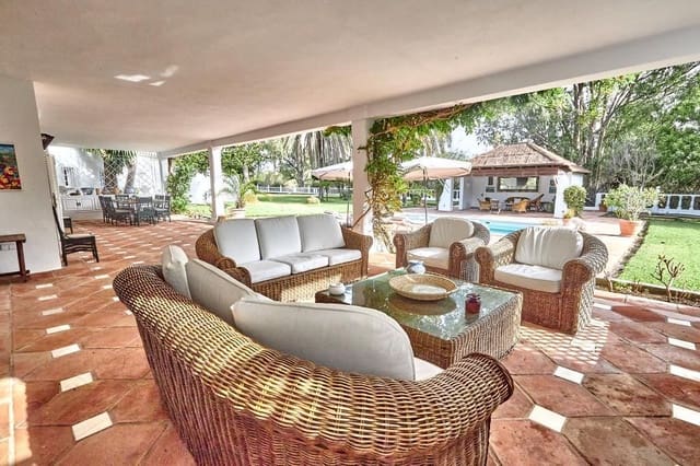 7 bedroom Villa for sale in San Pedro de Alcantara, Marbella - € 3,600,000 (Ref: 8564899)