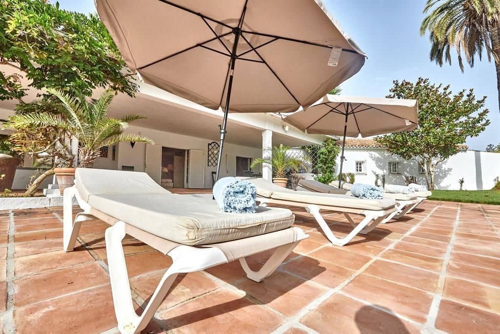 7 bedroom Villa for sale in San Pedro de Alcantara - € 3,600,000 (Ref: 8564899)