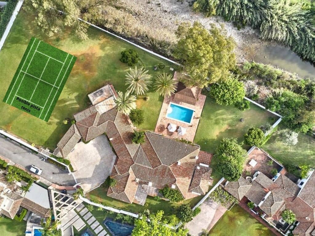 7 bedroom Villa for sale in San Pedro de Alcantara - € 3,600,000 (Ref: 8564899)