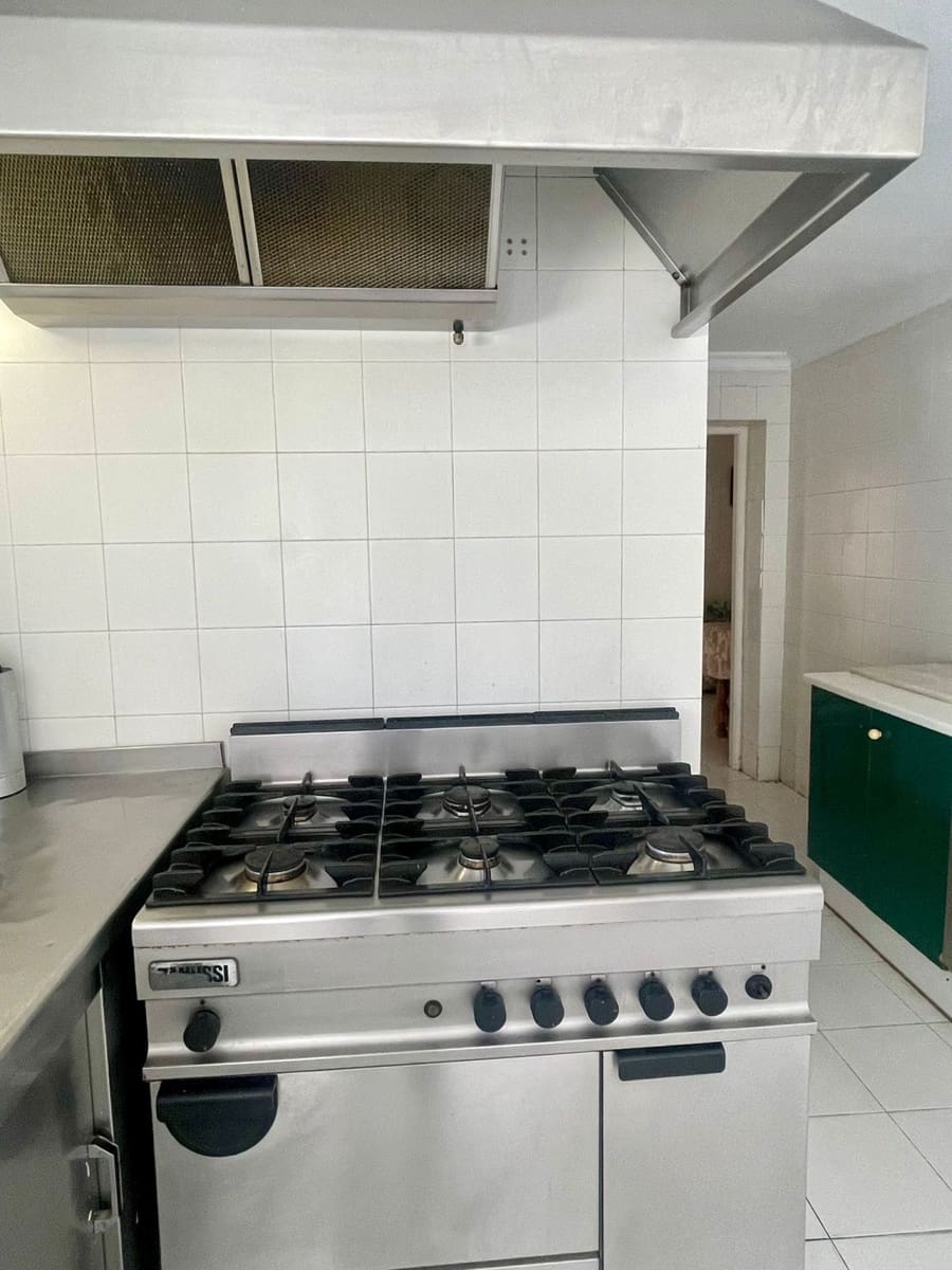 7 bedroom Villa for sale in San Pedro de Alcantara - € 3,600,000 (Ref: 8564899)