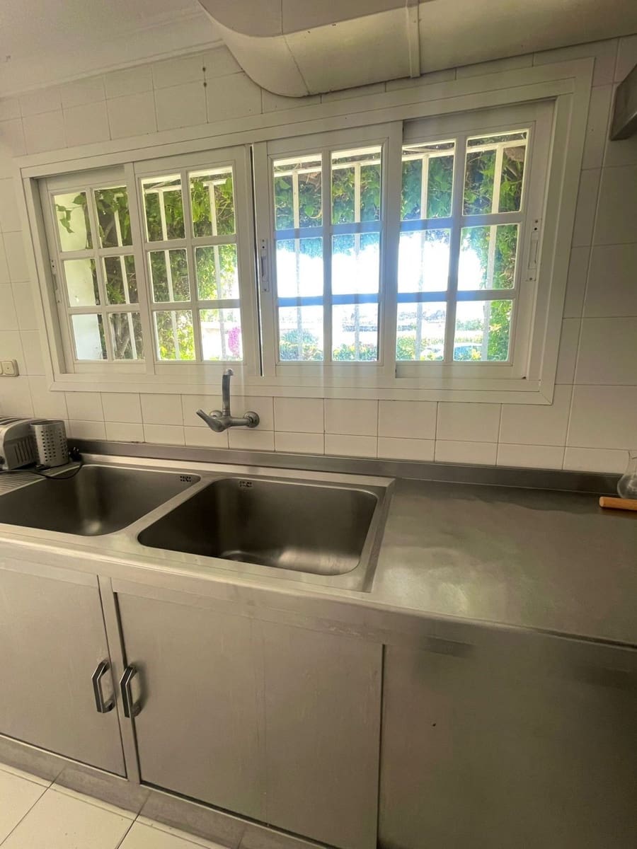 7 bedroom Villa for sale in San Pedro de Alcantara - € 3,600,000 (Ref: 8564899)