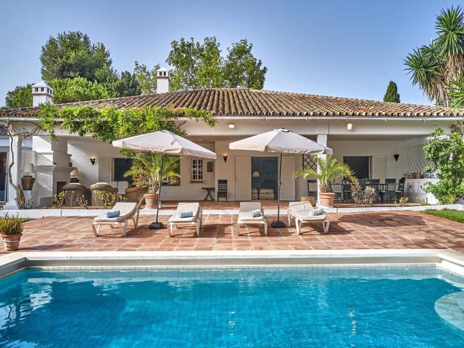 7 bedroom Villa for sale in San Pedro de Alcantara - € 3,600,000 (Ref: 8564899)
