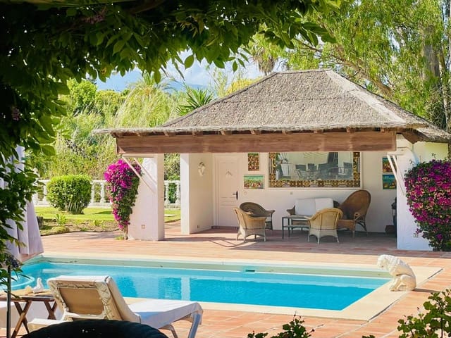 7 bedroom Villa for sale in San Pedro de Alcantara, Marbella - € 3,600,000 (Ref: 8564899)