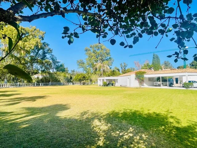 7 bedroom Villa for sale in San Pedro de Alcantara, Marbella - € 3,600,000 (Ref: 8564899)