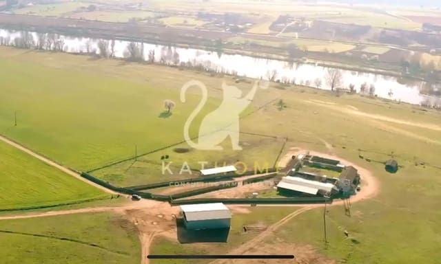 Grunde uden byggetilladelser til salg i Zamora by - € 4.900.000 (Ref: 8612849)