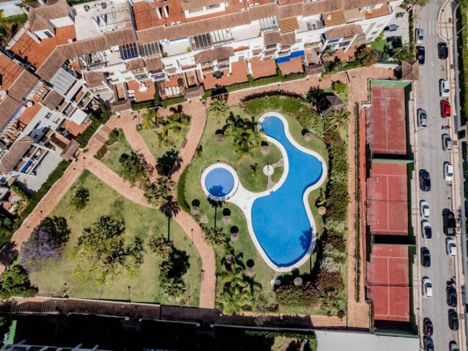 3 bedroom Penthouse for sale in Marbella with pool garage - € 449,990 (Ref: 8615396)