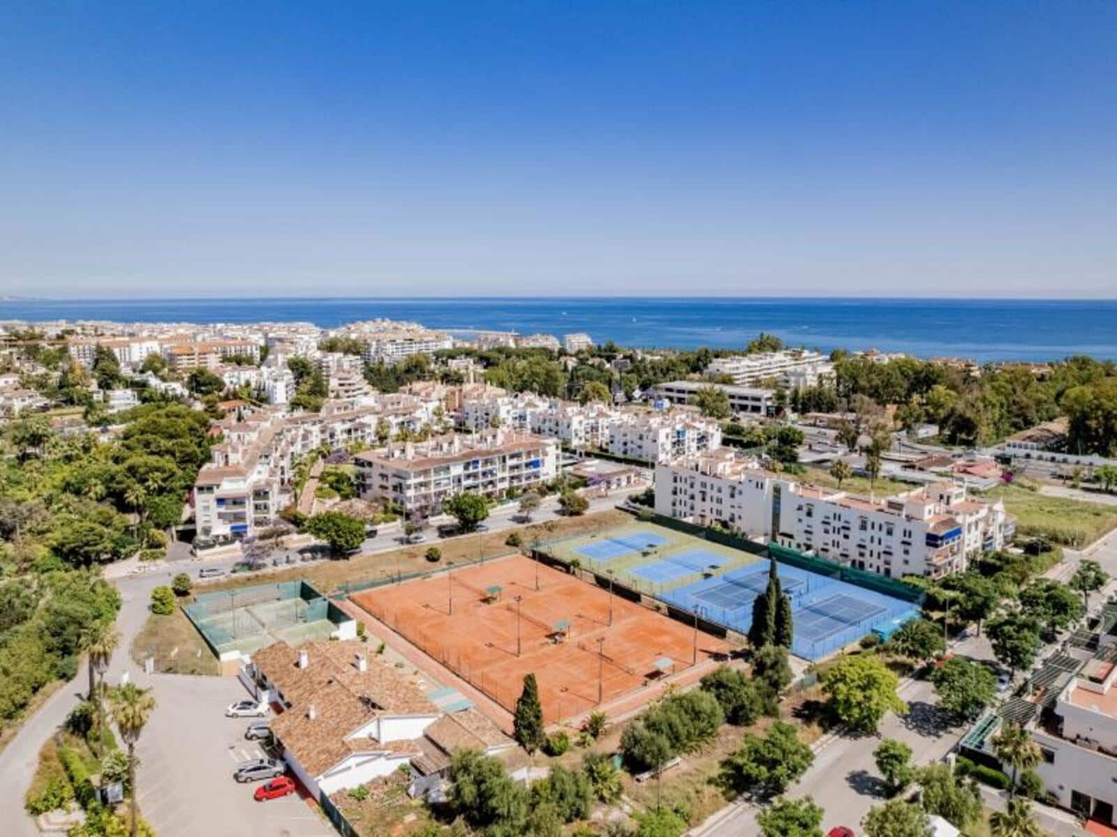 3 bedroom Penthouse for sale in Marbella with pool garage - € 449,990 (Ref: 8615396)
