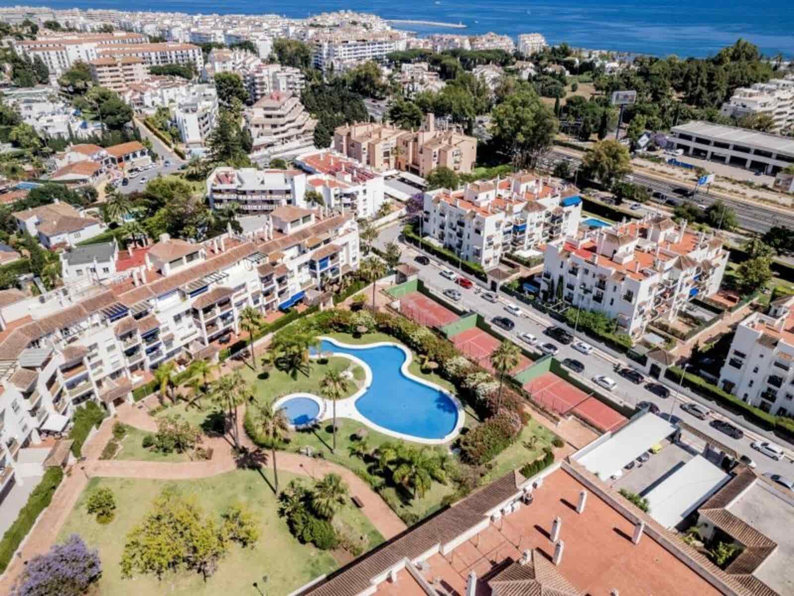 3 bedroom Penthouse for sale in Marbella with pool garage - € 449,990 (Ref: 8615396)