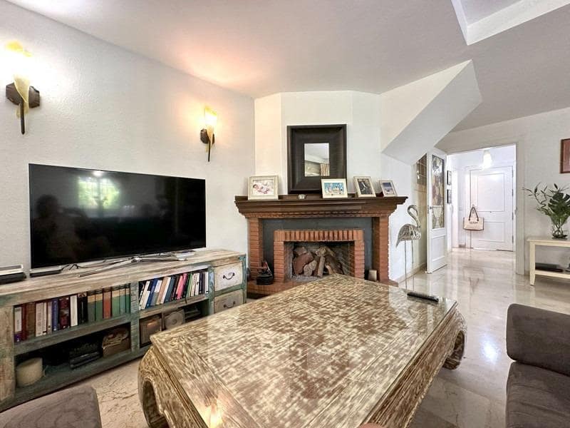 3 soverom Rekkehus til salgs i Marbella med svømmebasseng garasje - € 519 900 (Ref: 8615398)