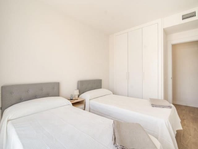 4 soveværelse Penthouse til salg i Nueva Andalucia, Marbella med swimmingpool garage - € 549.000 (Ref: 8615399)