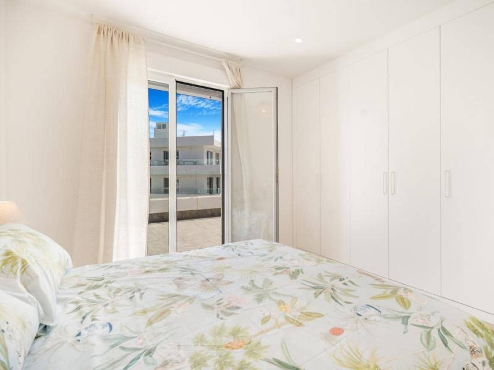 4 soveværelse Penthouse til salg i Nueva Andalucia med swimmingpool garage - € 549.000 (Ref: 8615399)