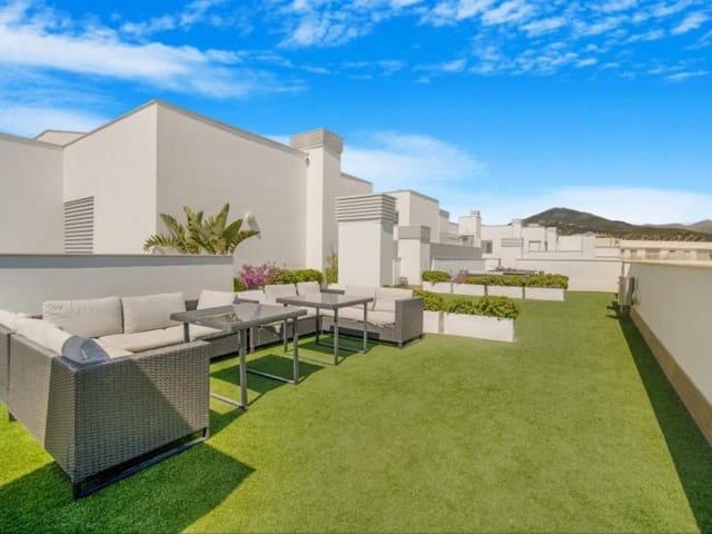 4 soveværelse Penthouse til salg i Nueva Andalucia, Marbella med swimmingpool garage - € 549.000 (Ref: 8615399)