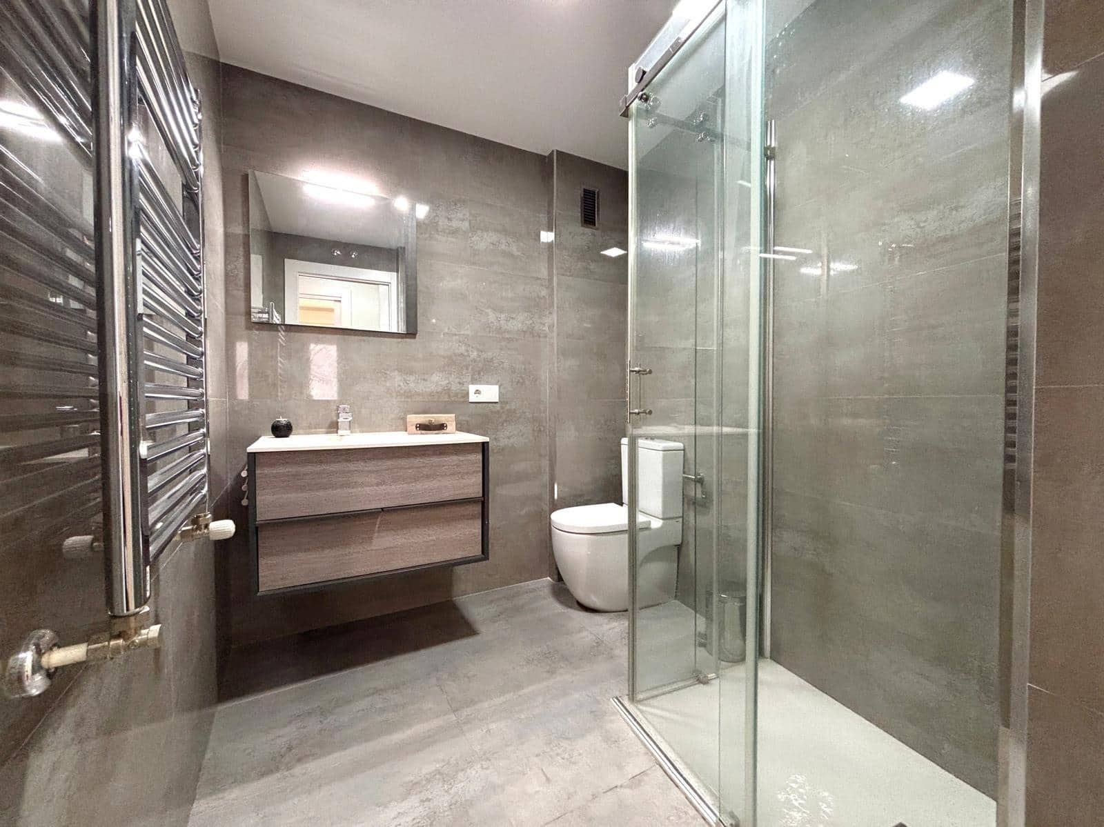 1 soveværelse Lejlighed til leje i Salamanca by - € 850 (Ref: 8624185)