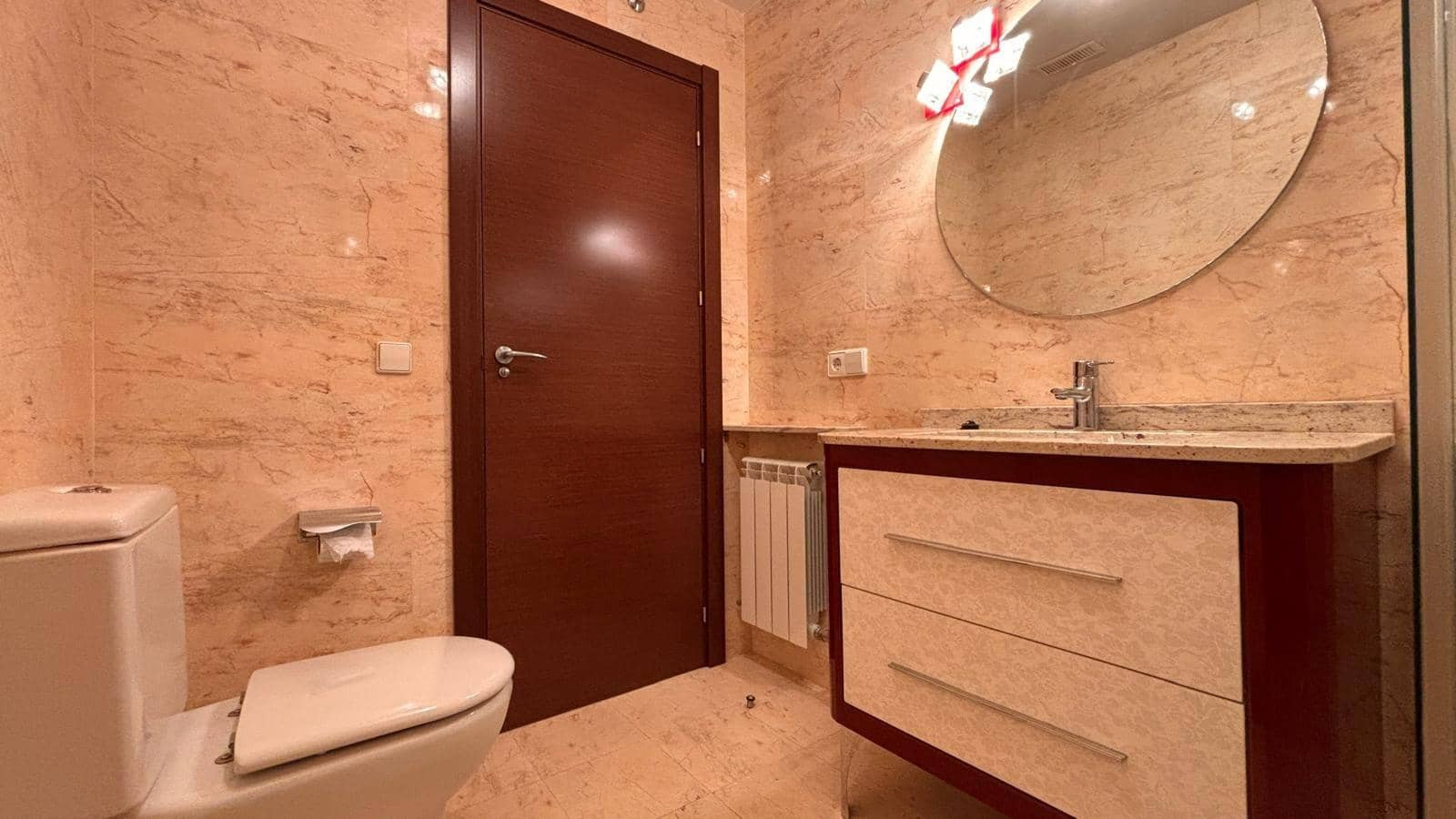 1 bedroom Flat for rent in Salamanca city with garage - € 750 (Ref: 8636674)