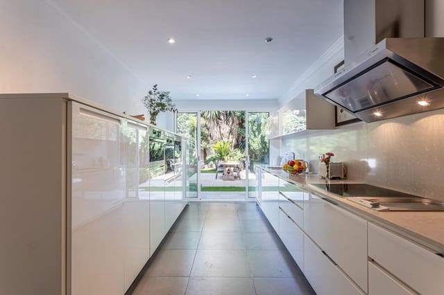 5 soverom Villa til salgs i El Rosario, Marbella med svømmebasseng garasje - € 3 950 000 (Ref: 8652868)