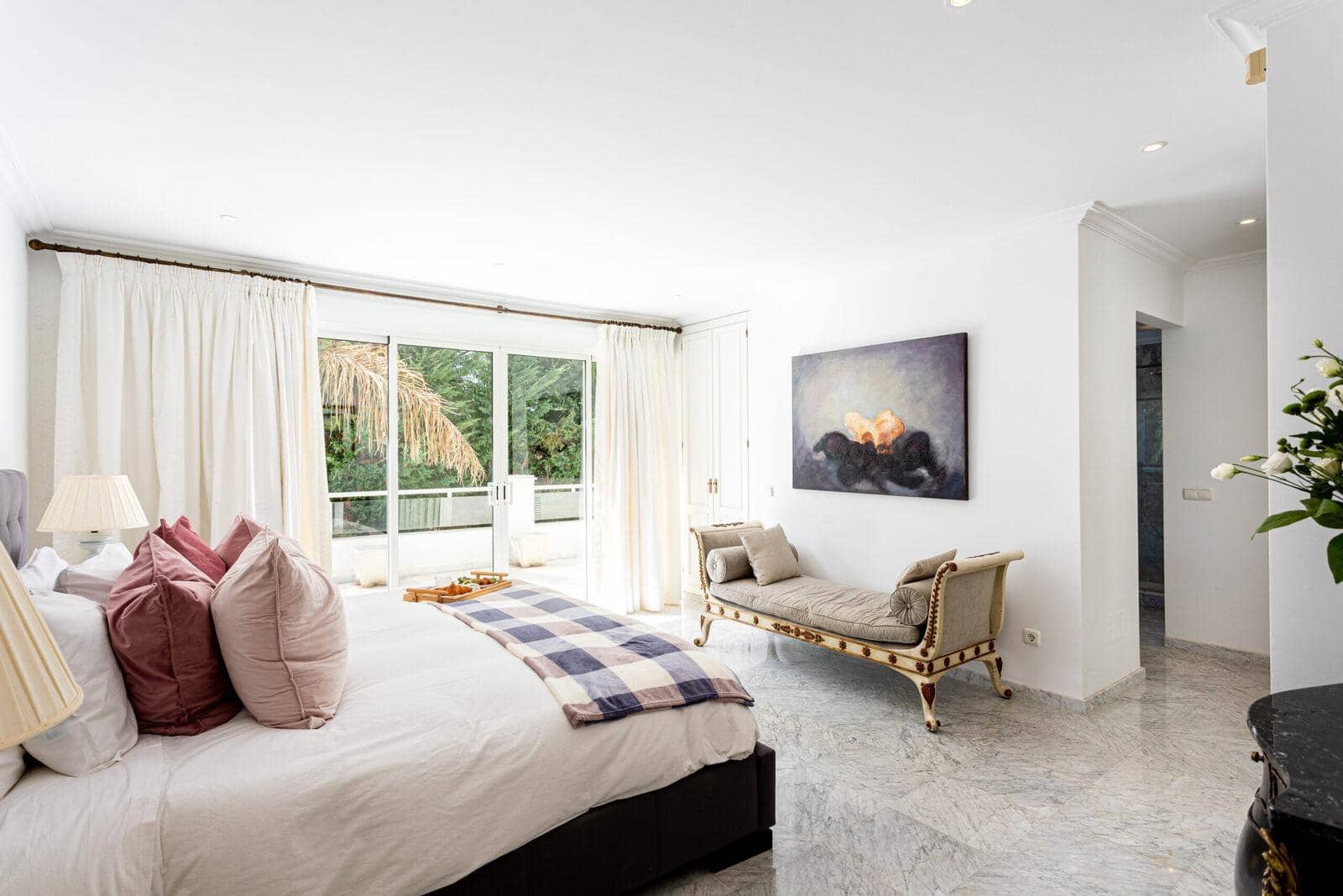 5 makuuhuone Huvila myytävänä paikassa El Rosario mukana uima-altaan 
autotalli - 3 950 000 € (Ref: 8652868)