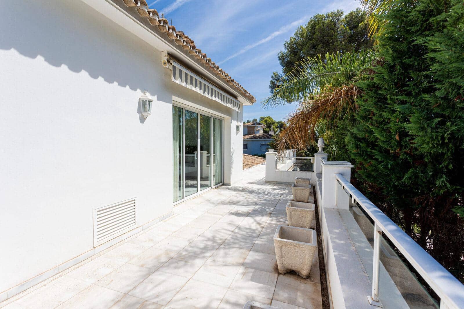 5 makuuhuone Huvila myytävänä paikassa El Rosario mukana uima-altaan 
autotalli - 3 950 000 € (Ref: 8652868)