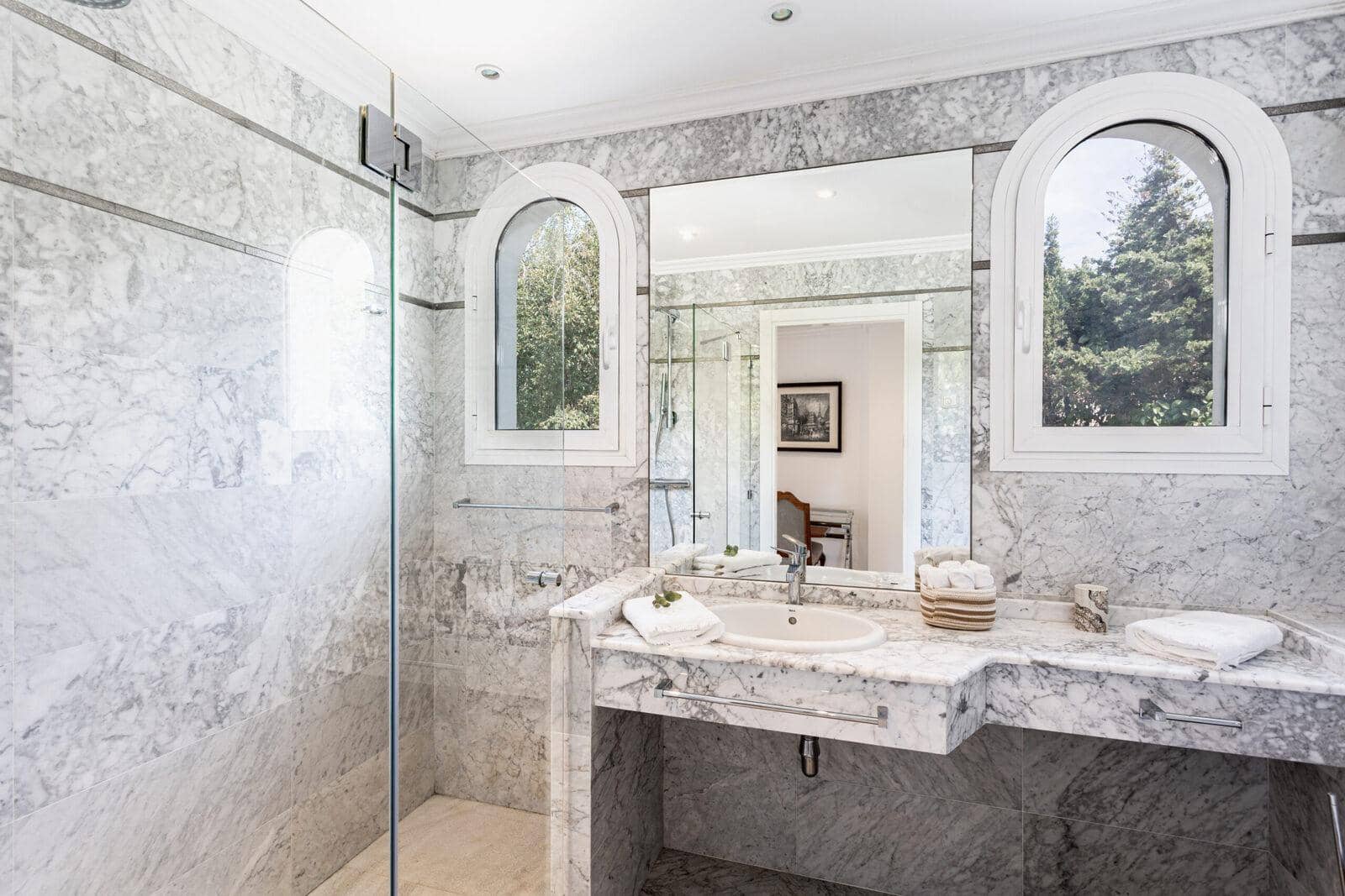 5 makuuhuone Huvila myytävänä paikassa El Rosario mukana uima-altaan 
autotalli - 3 950 000 € (Ref: 8652868)