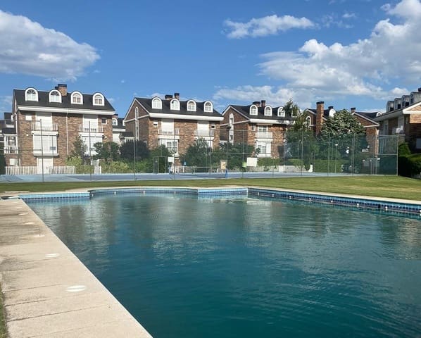 3 makuuhuone Paritalo myytävänä paikassa Santa Marta de Tormes mukana uima-altaan 
autotalli - 349 000 € (Ref: 8652877)