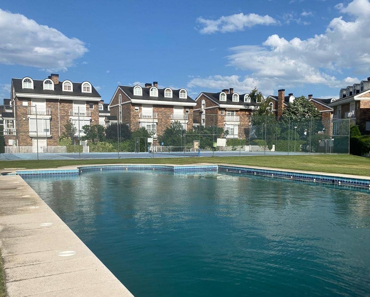 3 soverom Kjedet enebolig til salgs i Santa Marta de Tormes med svømmebasseng garasje - € 349 000 (Ref: 8652877)