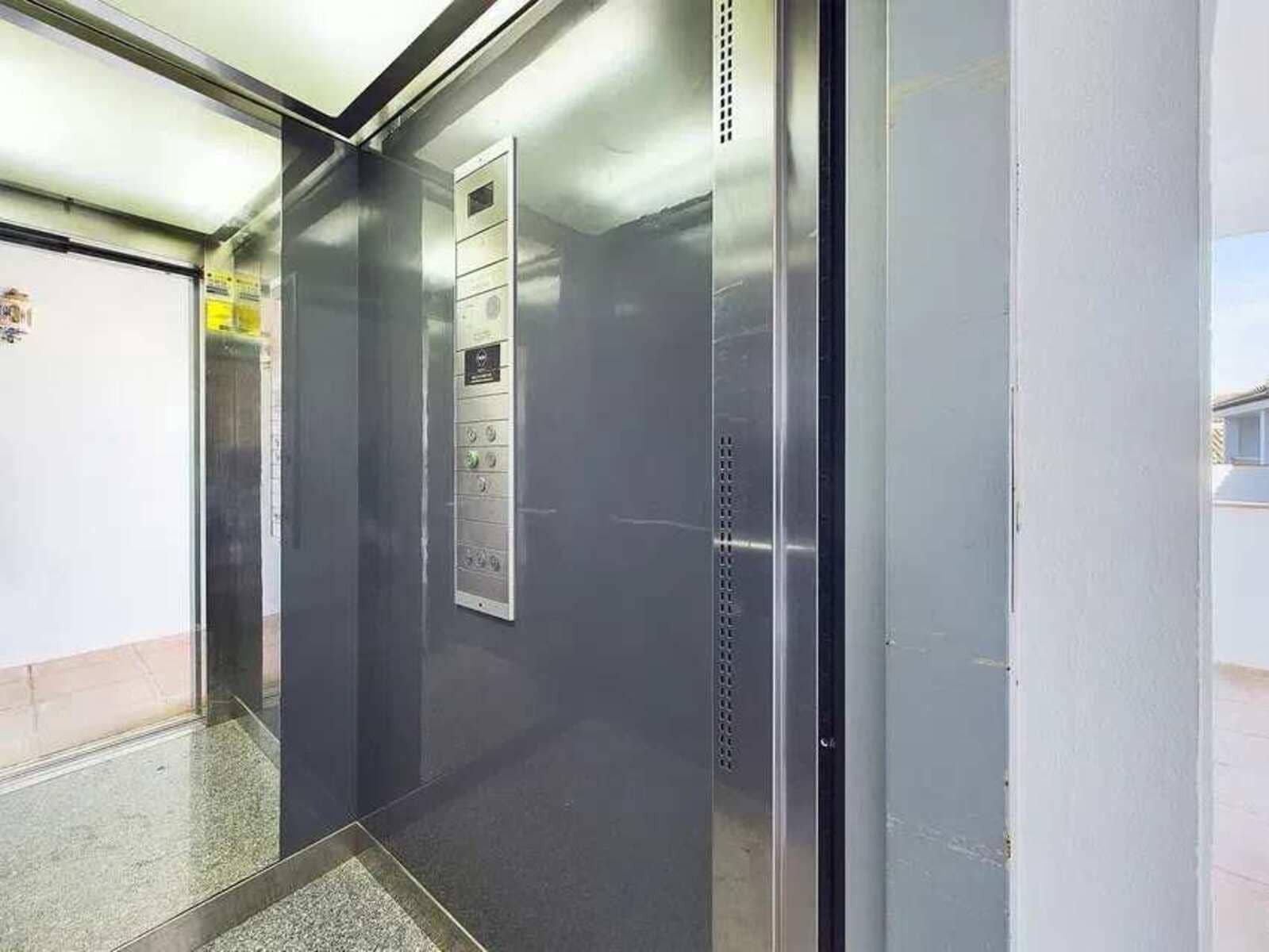 Piso de 1 habitación en Estepona en venta con piscina garaje - 218.000 € (Ref: 8662795)