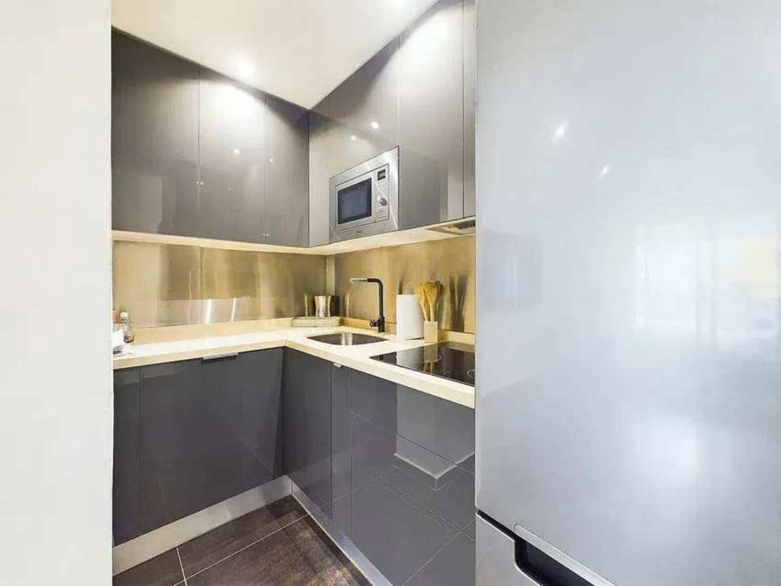 Piso de 1 habitación en Estepona en venta con piscina garaje - 218.000 € (Ref: 8662795)