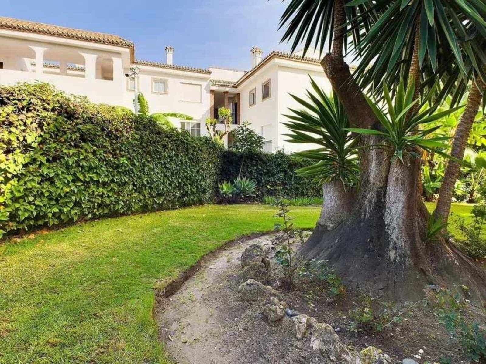 Piso de 1 habitación en Estepona en venta con piscina garaje - 218.000 € (Ref: 8662795)