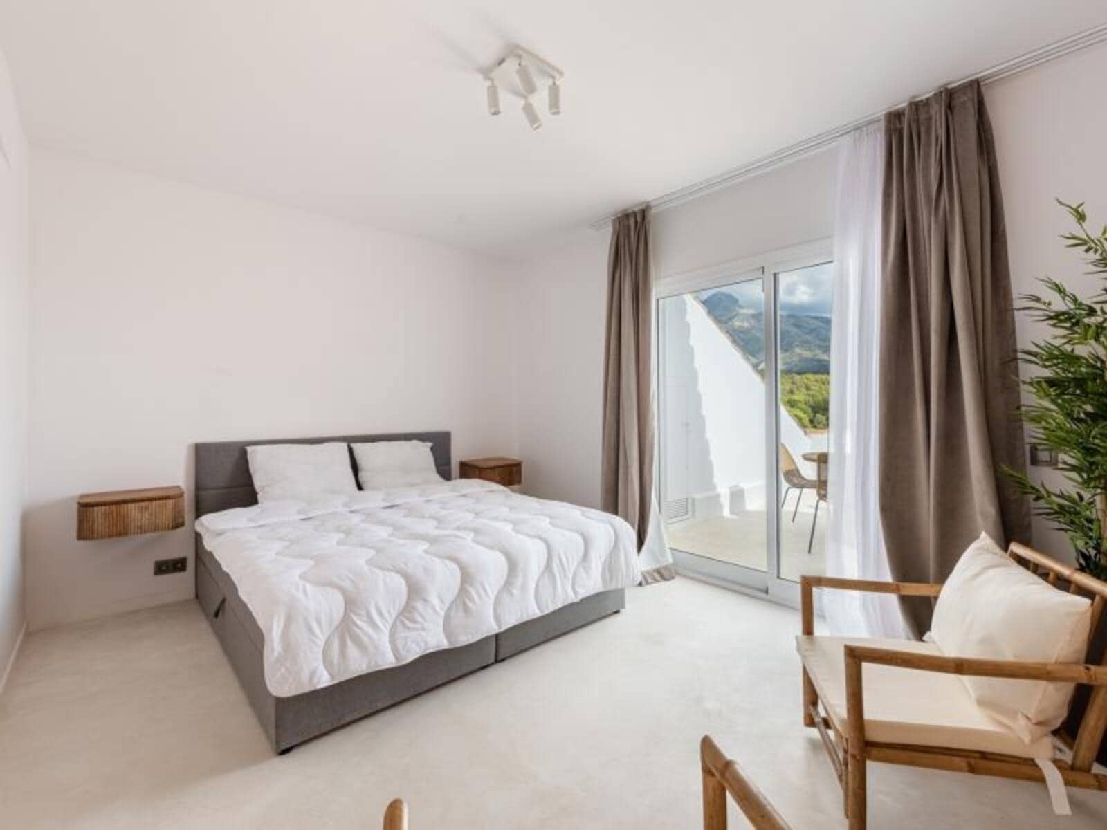 3 soverom Hus til salgs i Nueva Andalucia med svømmebasseng garasje - € 669 000 (Ref: 8676060)